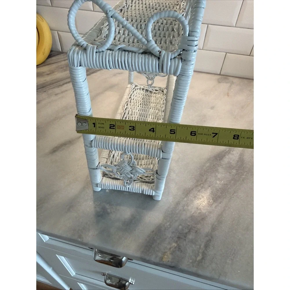VINTAGE WHITE WICKER SHELF WALL HANGING OR TABLETOP 2 TIER BATH BOHO ES009